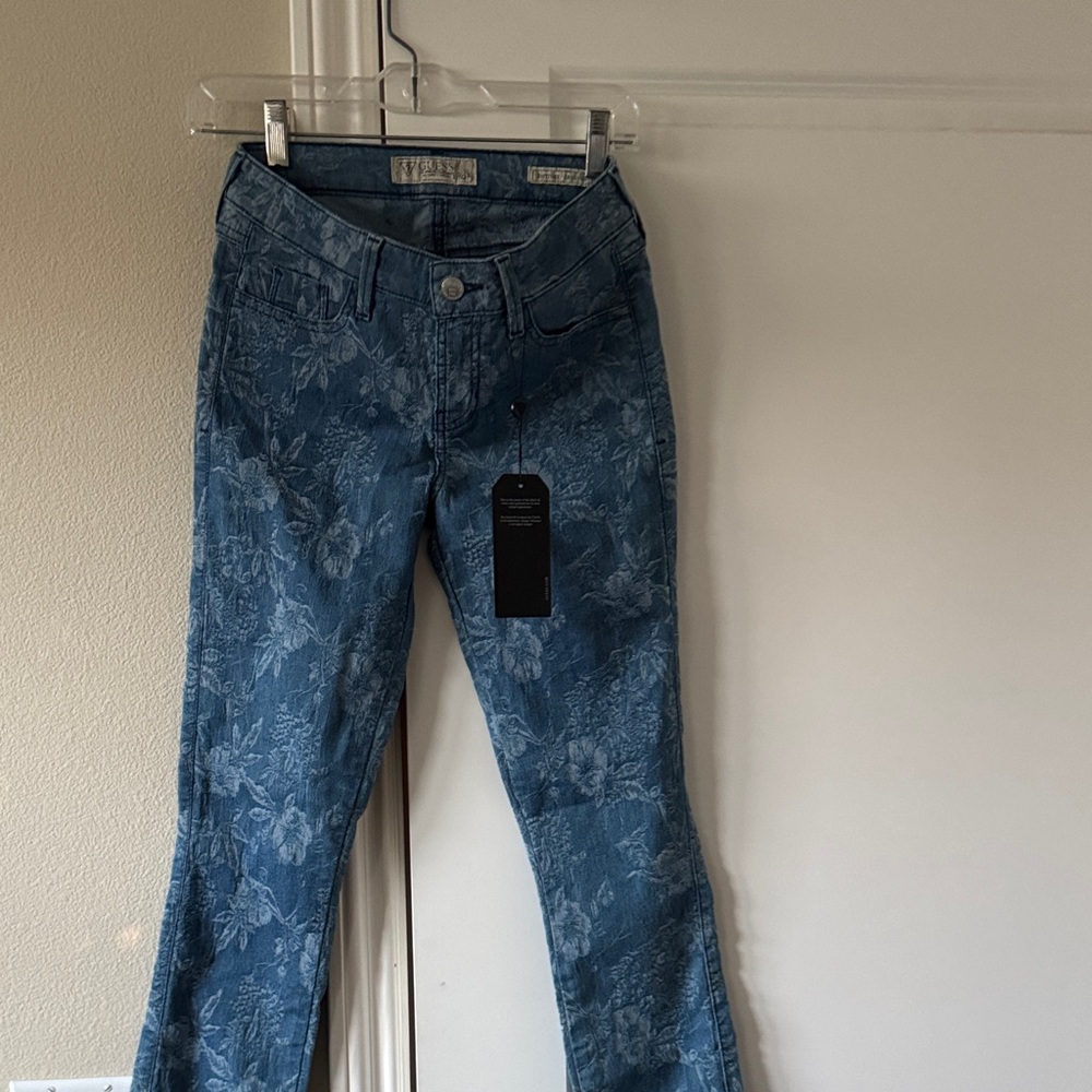GUESS Women's High Rise Blue Patterned Jeans - Picture 2 of 2